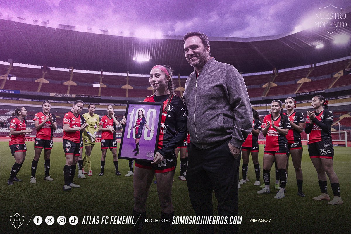 El día de hoy junto a nuestro Presidente Deportivo, Germán Brunati, hicimos entrega del reconocimiento de los 100 partidos a nuestra Académica, Alejandra Lomelí. 👏🏼❤️🖤

#NuestroMomento