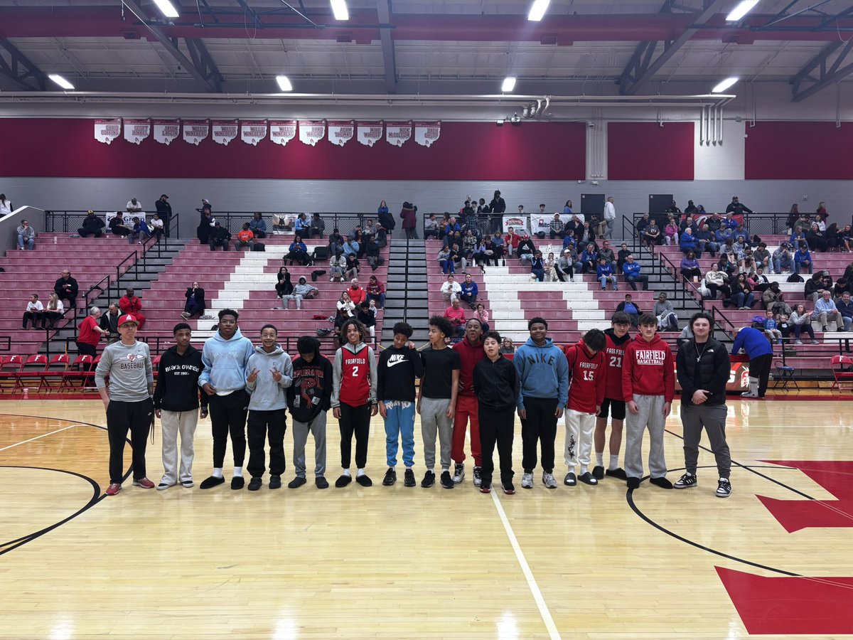 Great Middle School Night at the Boys Varsity Basketball game tonight!

Our GMC Champion 7th &amp; 8th Grade Girls teams were honored between quarters, and our Creekside &amp; Crossroads Boys teams were recognized at halftime

Congrats to all on amazing seasons! #OneTribe #FairfieldPride