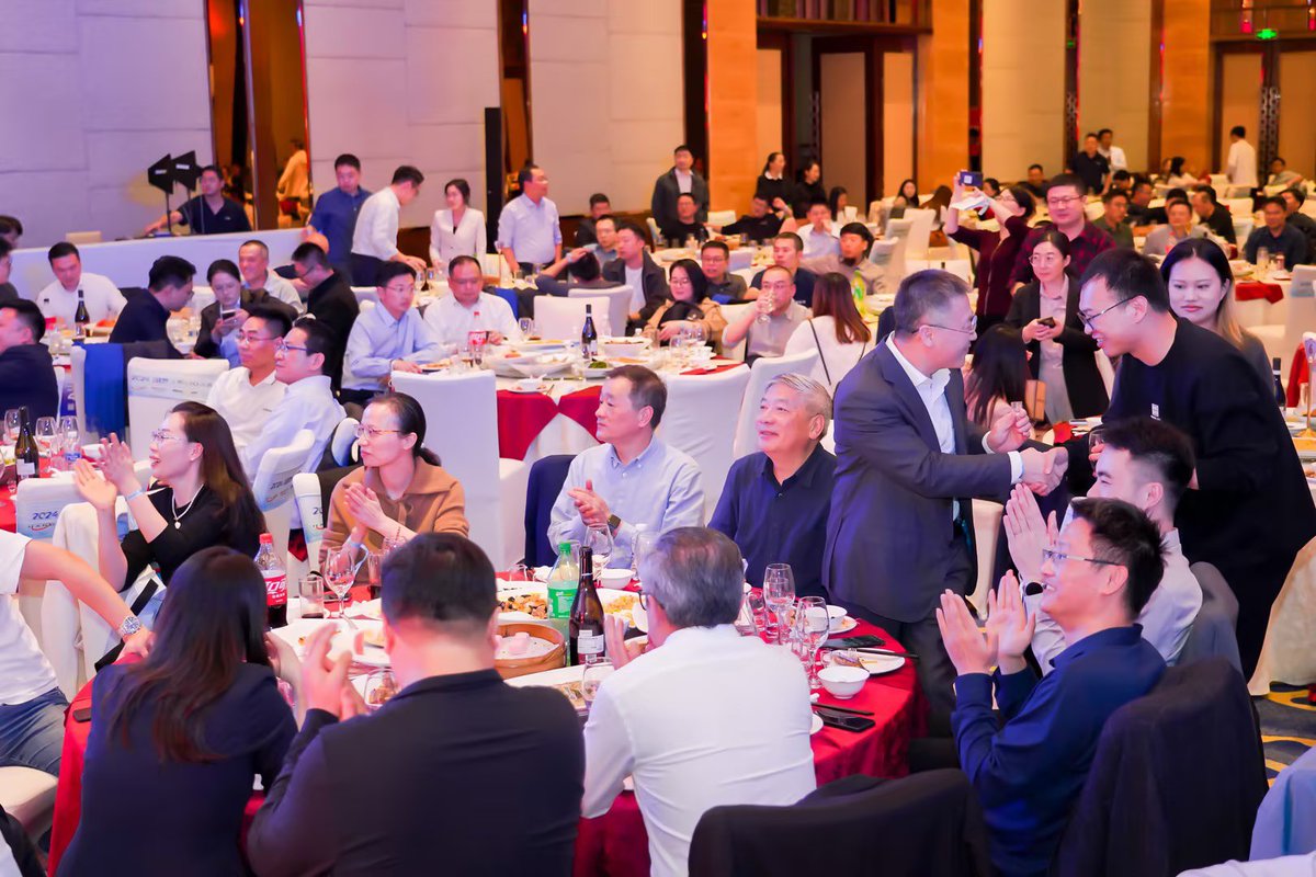 KGUChina's tweet photo. At the 2024 Jiangsu CIO Conference on Nov 9, KGU showcased the latest advancements in the KXP Digital Experience Platform, empowering businesses with CMS, e-commerce, e-learning, and digital marketing solutions. Driving growth through innovation and digital transformation! #KGU https://t.co/P2V4ELbE01