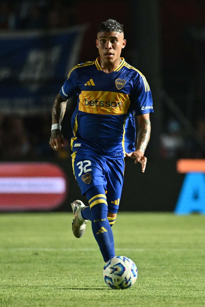 "Ayrton Costa"

Porque es el mejor defensor del fútbol argentino.