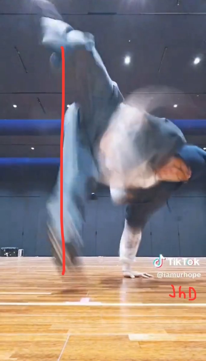 jhopesdance's tweet photo. Technique in a Moment #40:  #jhope achieves full range in his sizzling b-boy moves because of his perfect alignment. Throughout this vid, his body line is straight, w/bones &amp; joints neatly stacked, thereby guaranteeing a longer aesthetic shape &amp; producing more efficient movement. https://t.co/CXAEo92pDk
