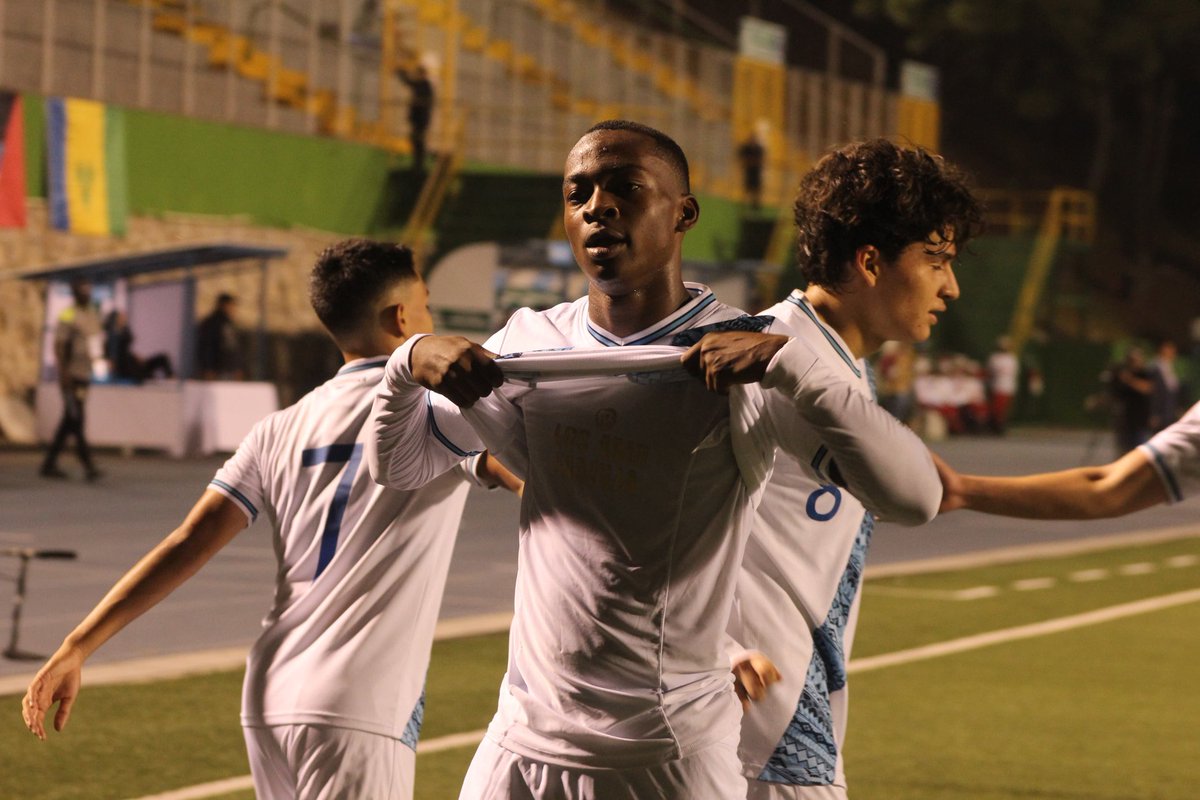 marpensatv's tweet image. MEDIO TIEMPO|  Guatemala 2-0 Antigua y Barbuda   Estadio Cementos Progreso. Andrés el Pollo García y Marvin La Pantera Ávila. Para más información visite marpensatv.com #VamosGuate