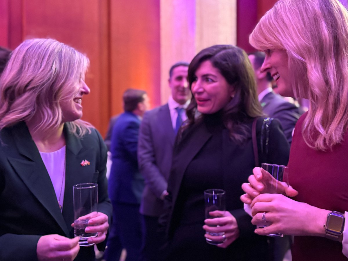Relationships across borders will get us through this economic challenge together. FCM representatives in Washington are connecting with U.S. senators, municipal sector leaders and some familiar faces from Canada. #CDNMuni #cdnpoli