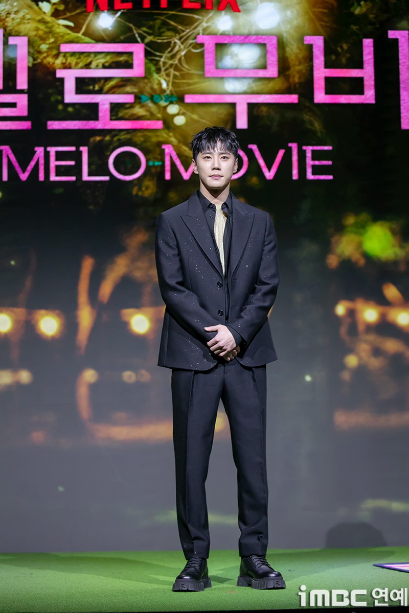 imbcenews's tweet photo. [포토] 이준영, 훈훈 미소 
#멜로무비 #MeloMovie #넷플릭스 #Netflix
#이준영 #LeeJunYoung #제작발표회_250212 [iMBC연예]

배우 이준영이 12일 오전 서울 JW 메리어트 동대문 스퀘어에서 열린 넷플릭스 드라마 ‘멜로무비’ 제작발표회에 참석해 포즈를 취하고 있다.

⬇️고화질 Click Plz⬇️
https://t.co/HXupaeGkin