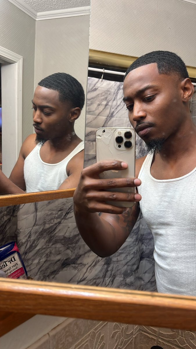 Aaronnnn___'s tweet photo. a fresh cut temporarily solves all my problems 😵‍💫 https://t.co/Z1ojnyArBq