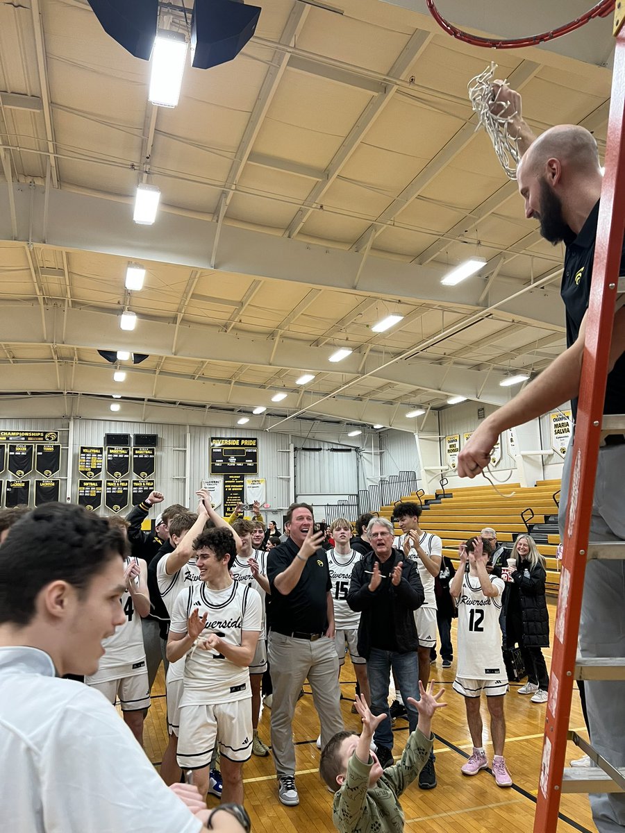 Riverside Boys Basketball tweet media
