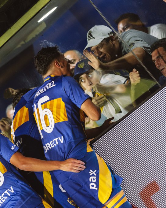 CornerDebate's tweet photo. GANOOOOOO BOCAAAAAA

⚡️El conjunto de Gago venció a Independiente Rivadavia de Mendoza por 2-0, con goles de Miguel Merentiel y Exequiel Zeballos. https://t.co/G6Dai15EZo