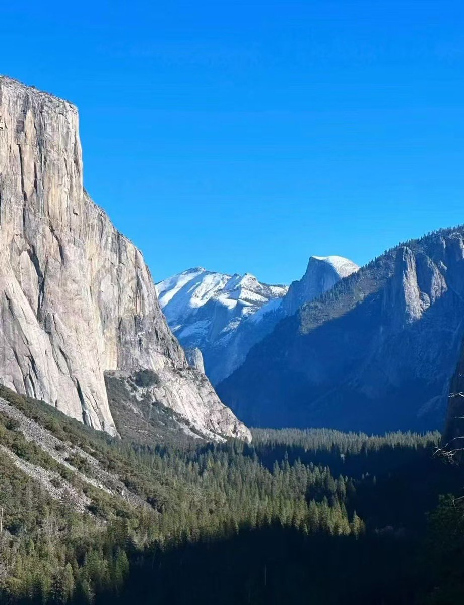 Lingyan50839141's tweet photo. ///CCsee World/// Yosemite | The joy of the wild🧗⛰️
#china_eastern_airlines #travel #photography #beautiful_scene #geomorphology #geologic #journey #sky #America #nature #aircraft #plane #flight_attendant #flight #journey https://t.co/7vKb7jtUb7