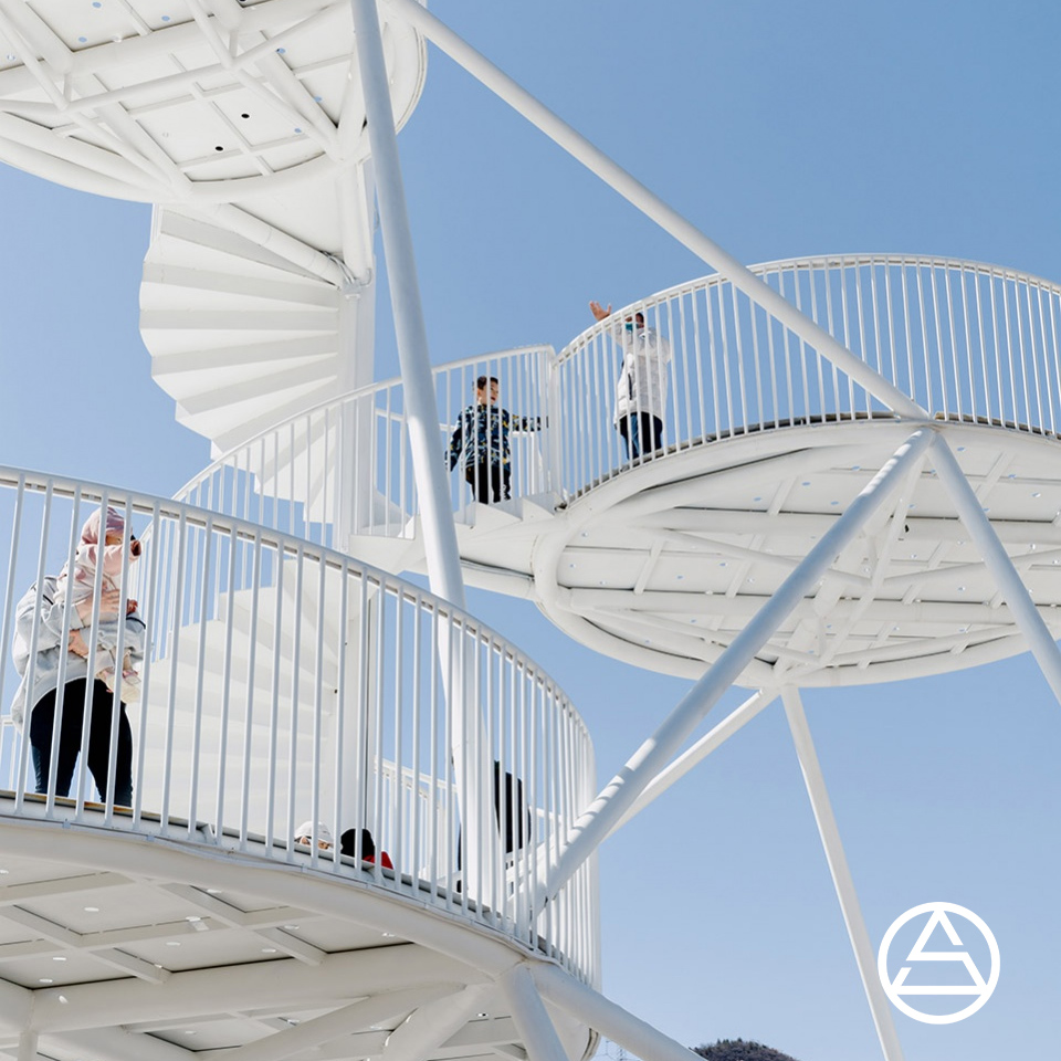 framespace2's tweet photo. Staircases are mainly composed of steel beams, steel columns, steel trusses and other components made of steel profiles and steel plates, which have the advantages of light weight, high strength, easy construction, good anti-seismic performance and green environmental protection. https://t.co/EcFWlQIi0n