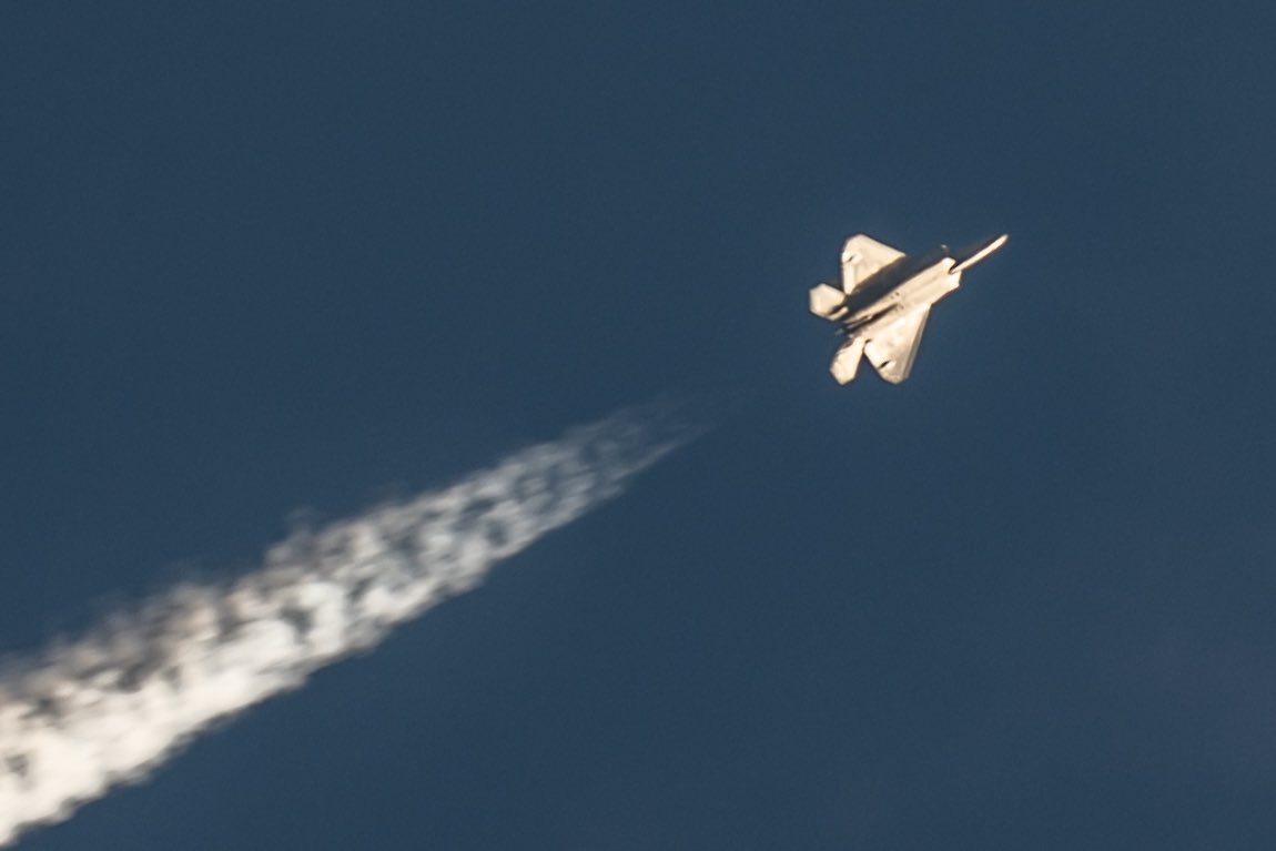 maurer8photo's tweet photo. It’s always nice to finish a long day at work, step outside, and see three F-22 Raptors overhead.  #aerospacevalley #f22 https://t.co/STs5wFX563