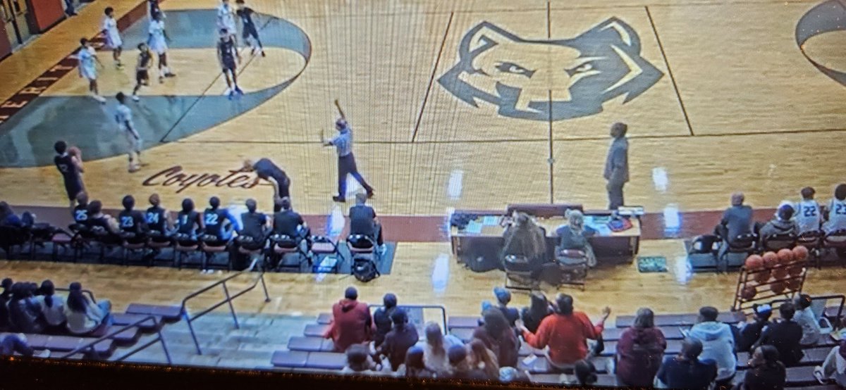 UTfan25's tweet image. So glad to see @Sir_Flocka24 was reffing from the bleachers with me out of town. 🤣 #orangejacket #midcourtseating