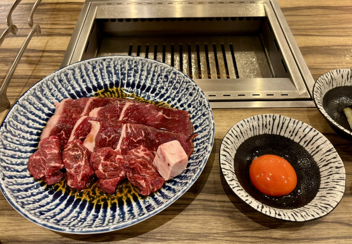 konie060's tweet photo. 焼肉屋「韓杯」さんのハラミランチ🥩お肉はタレやオレンジ色の新鮮卵(黄身)につけていただきます。キムチなどサイドも美味、ごはん🍚とお味噌汁も付きます。#藤沢グルメ https://t.co/1BgLTdNT8F