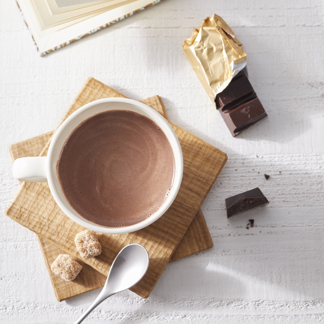 🍫この時期におすすめ🍫
＼ホットチョコレートティーレシピ✍／
カップにレディ グレイ ティーバッグ1個と熱湯70mlをいれて蒸らした後、チョコレート10ｇを割りいれ、牛乳70mlを加えて電子レンジ（吹きこぼれに注意）で温めます✨よく混ぜてできあがり🥰
ぜひお試しください❤