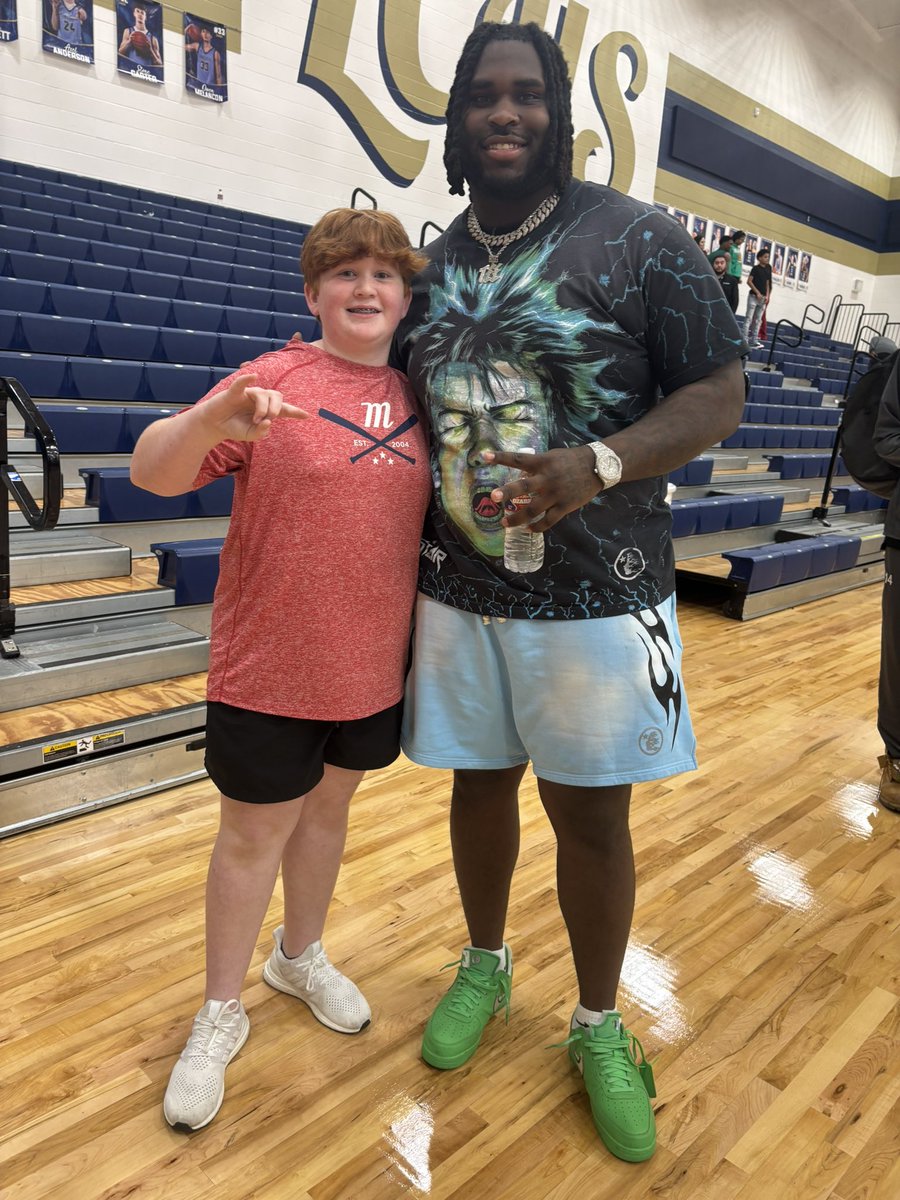 Mark Weatherly (@markbweatherly) on Twitter photo Thank you <a href="/TvondreSweat/">Tvondre sweat</a> for taking time to talk to all the kids tonight at the <a href="/LakeCreekHoops/">Lake Creek Basketball</a> <a href="/LakeCreekHS/">Lake Creek High School</a> game vs Huntsville HS. A true <a href="/TexasFootball/">Texas Football</a> legend! <a href="/_delconte/">Chris Del Conte</a> <a href="/lweatherly5/">Luke Weatherly</a> Thank you <a href="/TvondreSweat/">Tvondre sweat</a> for taking time to talk to all the kids tonight at the <a href="/LakeCreekHoops/">Lake Creek Basketball</a> <a href="/LakeCreekHS/">Lake Creek High School</a> game vs Huntsville HS. A true <a href="/TexasFootball/">Texas Football</a> legend! <a href="/_delconte/">Chris Del Conte</a> <a href="/lweatherly5/">Luke Weatherly</a>