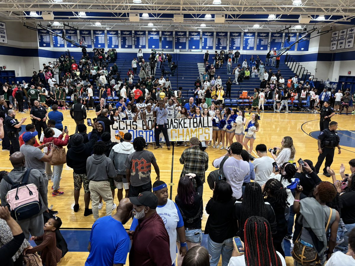My man <a href="/TheJayDuncan10/">Jayphon Duncan</a> hits the game winning 3 with 20 seconds left and <a href="/CyCreek_Hoops/">CyCreekBasketball</a> wins the out right district title vs Cy Falls in a great game. Tip of the cap to Falls for a hard fought game. Couldn’t be more proud to be a Cougar!
#AhhCC…W.H.A.T.!!!