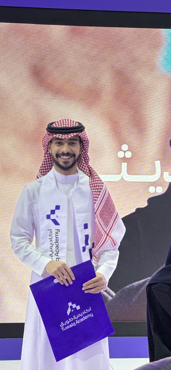mansd0's tweet photo. مسك الختام الحمدلله على النجاح و الإنجاز العظيم  🤍🤍🎓

#LEAP25 
#اكاديمية_طويق https://t.co/6QYcaGoOCR