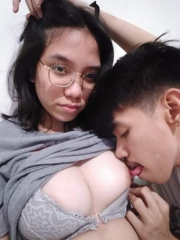Biancadepongol's tweet photo. OWSHIT!
 LOOK!

my cousin lick my nipples and fuck my 2 boobies! 🔥

PROMO! 💘
 for only ₱900pesos you can now SUBSCRIBE to my VIP CHANNEL on TELEGRAM to watch HOW MY COUSIN FUCK MY BOOBIES! 🔥

VIP CHANNEL includes
 📍577 videos
 📍1369 photo nudes

tg: https://t.co/oEcPpnCO9L https://t.co/e86U4STWh0