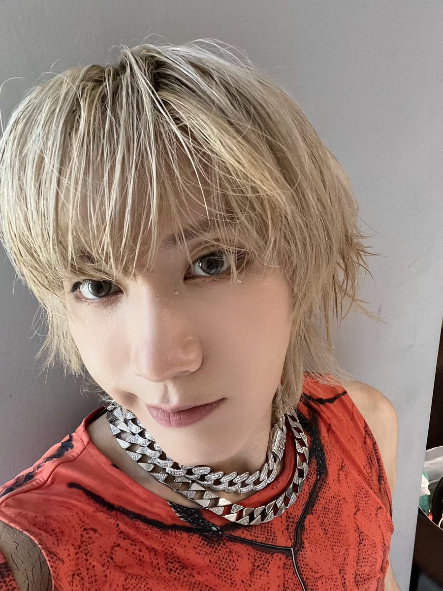 ⪩⪨                                                ⪩⪨
≽• ˕ • ྀི≼  )ノ                                ฅ>⩊<ฅ  )࿔