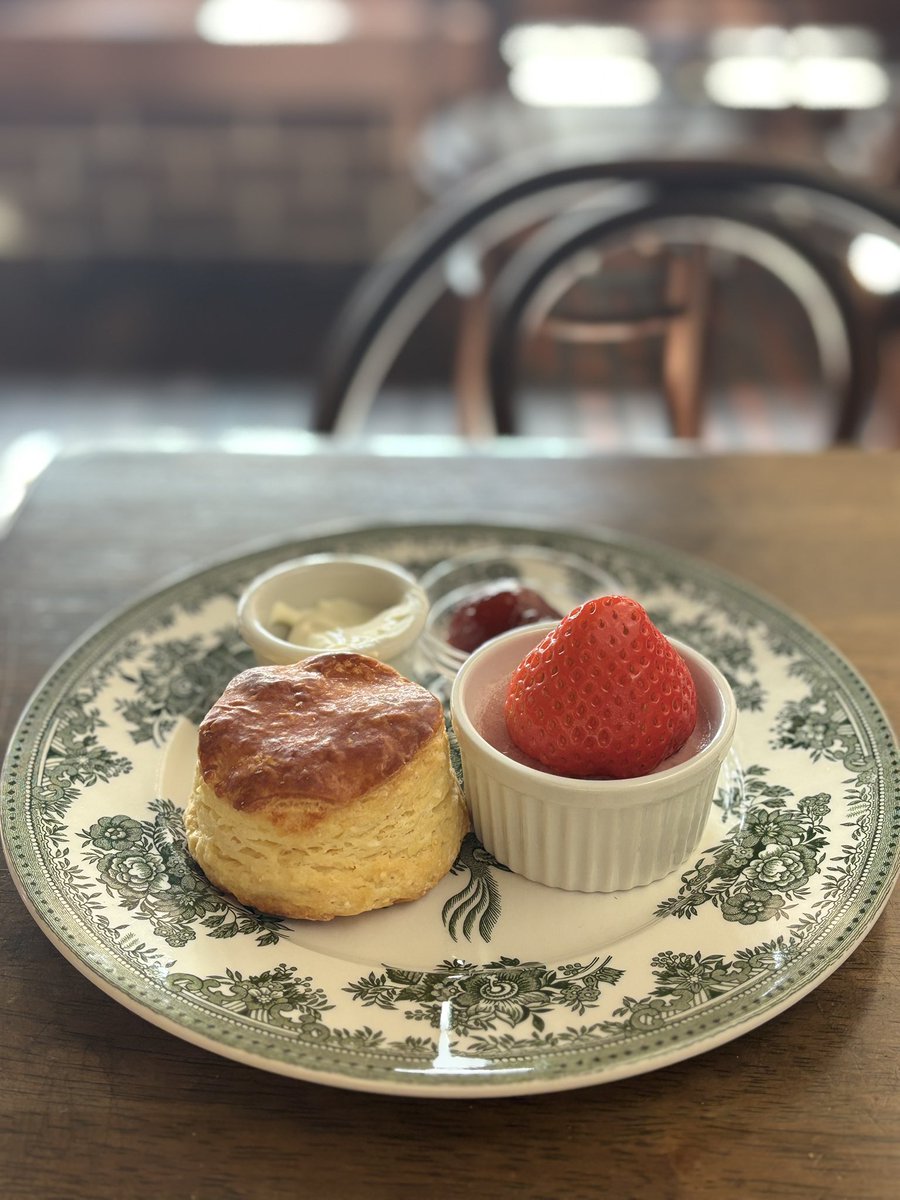 只今、いちごフェア開催中です。期間限定メニューになります。3月までのご提供とさせていただきます。

◎苺ショートケーキパフェ
◎ストロベリークリームティー

ぜひ❣️この機会にご賞味いただけると
嬉しいです☺️