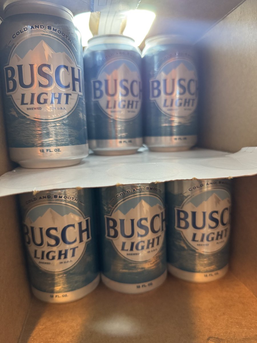 jayw_z's tweet image. Nothing like a fresh 30 of @AnheuserBusch @BuschBeer 

#ColdAndSmooth