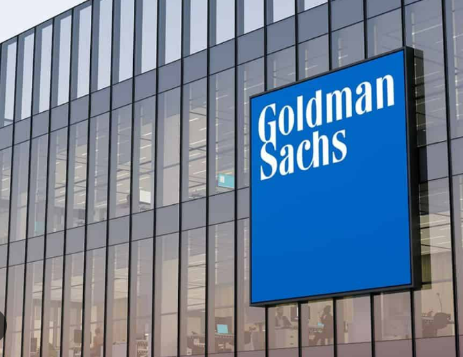 simplykashif's tweet photo. BREAKING: Goldman Sachs bought $1.6B in Bitcoin ETFs.

While retail investors panic sell, the big players are stacking up. Who’s winning here? 🤔
