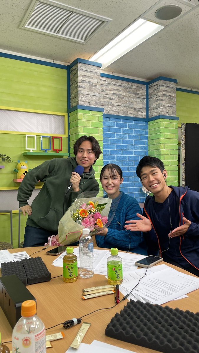 oimachi_lab's tweet photo. 本日18:00〜再放送！！

「みらいの大井町をつくる・ラボ」

今回は🎉卒業スペシャル🎉です！

プロジェクトの卒業生3人が、大井町に関する思い出や過去のゲストについて語ります！

こちらからお聴きいただけます！！👇

https://t.co/2EzlQSCFDb

#大井町元気プロジェクト
#大井町ラボ
#しなラジ889 https://t.co/aBXuvHqnBQ