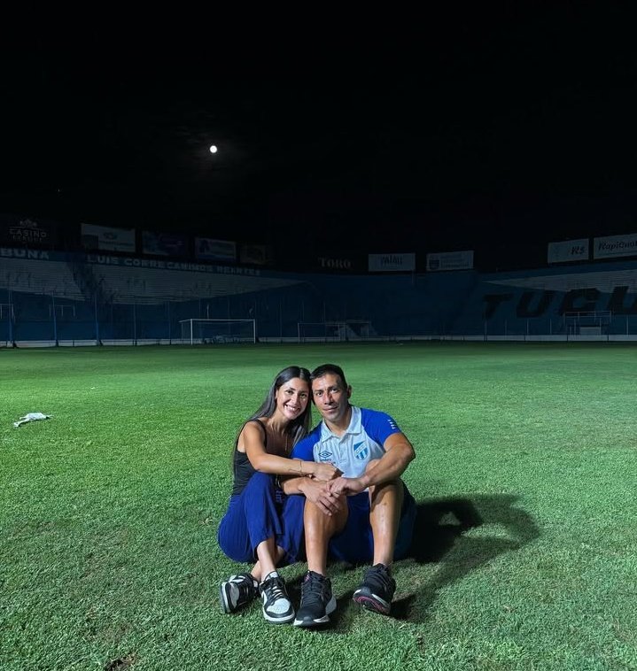 DIA 564

Nuestra foto decana de cada madrugada 

"Vos y yo algún día"