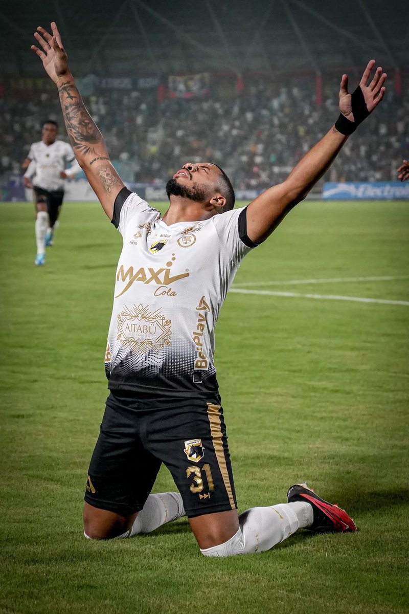 JhonParamo07's tweet image. Geovan Montes anda de goleador en llaneros de Villavicencio, ya son 2 goles del lateral derecho, de buen presente, importante en el esquema de Jaime de la pava, estuvo en @AmericadeCali y nunca se le dieron una oportunidad decente, lo que hace la confianza.