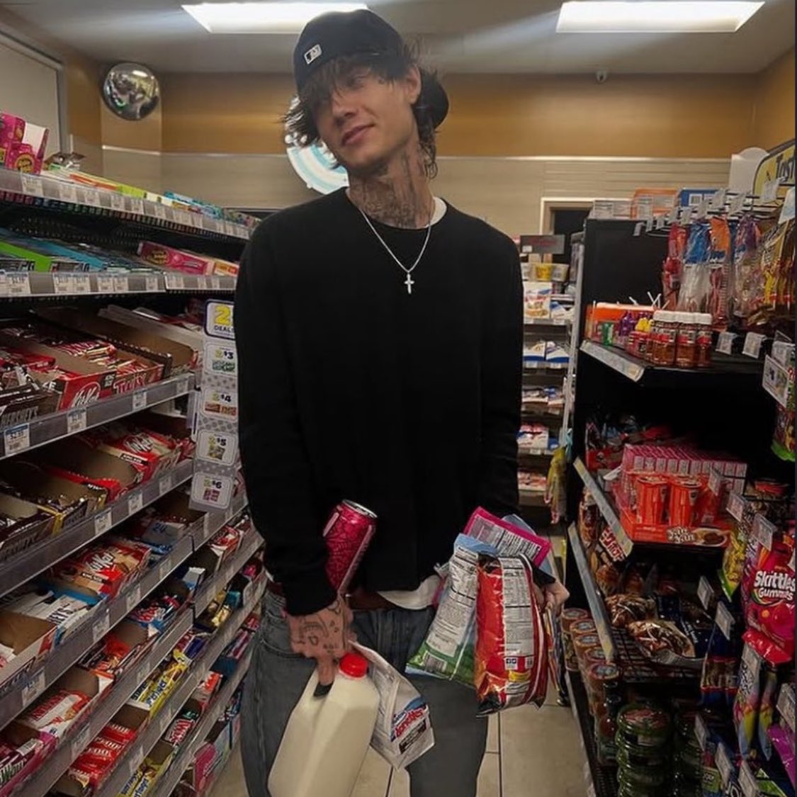 jxdn_vamp's tweet image. ┏┓
┃┃╱╲ in this
┃╱╱╲╲ house
╱╱╭╮╲╲ we
▔▏┗┛▕▔stan
╱▔▔▔▔▔▔▔▔▔▔╲
jaden hossler
╱╱┏┳┓╭╮┏┳┓ ╲╲
▔▏┗┻┛┃┃┗┻┛▕▔