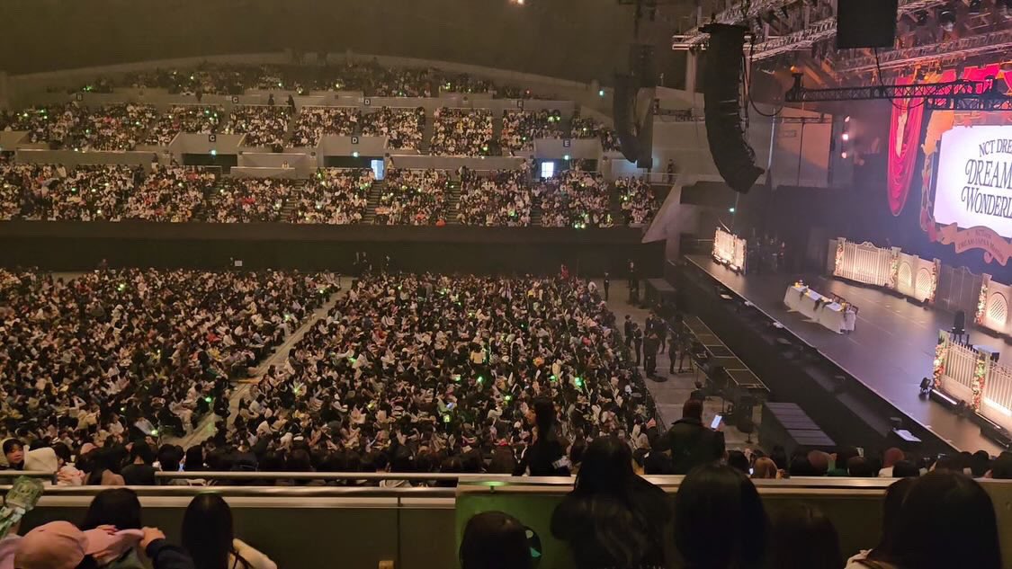 도쿄 첫콘 자리 대충 이 사진이랑 비슷할거같은데 티켓 가지고 갈 사람 진짜 없뚜요…?ㅜㅜ 자리 비워두기 아까운데ㅜㅜ필프 연락주세요!!!!!
가격 맞춰드릴게요!