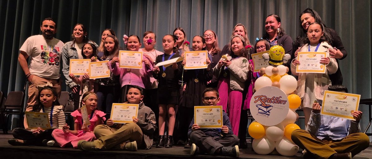 🐝  Felicitaciones a nuestros Cascabeles que compitieron en el Concurso de Ortografía en Español de #TeamSISD. Un agradecimiento especial a todos nuestros educadores de la Academia de Dos Idiomas que asistieron para apoyar a nuestros Cascabeles. #Allin #RattlersAllin