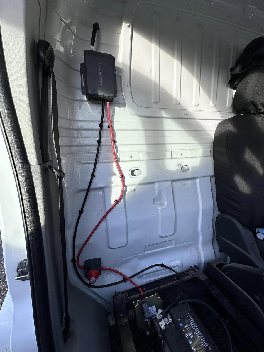 bluetti_inc's tweet image. Our user put a Charger 1 on his AC180, happy and satisfied!  🔥🔥⚡#Bluetti #Offgrid  #SolarGenerator #outdoorliving   

Source: Facebook