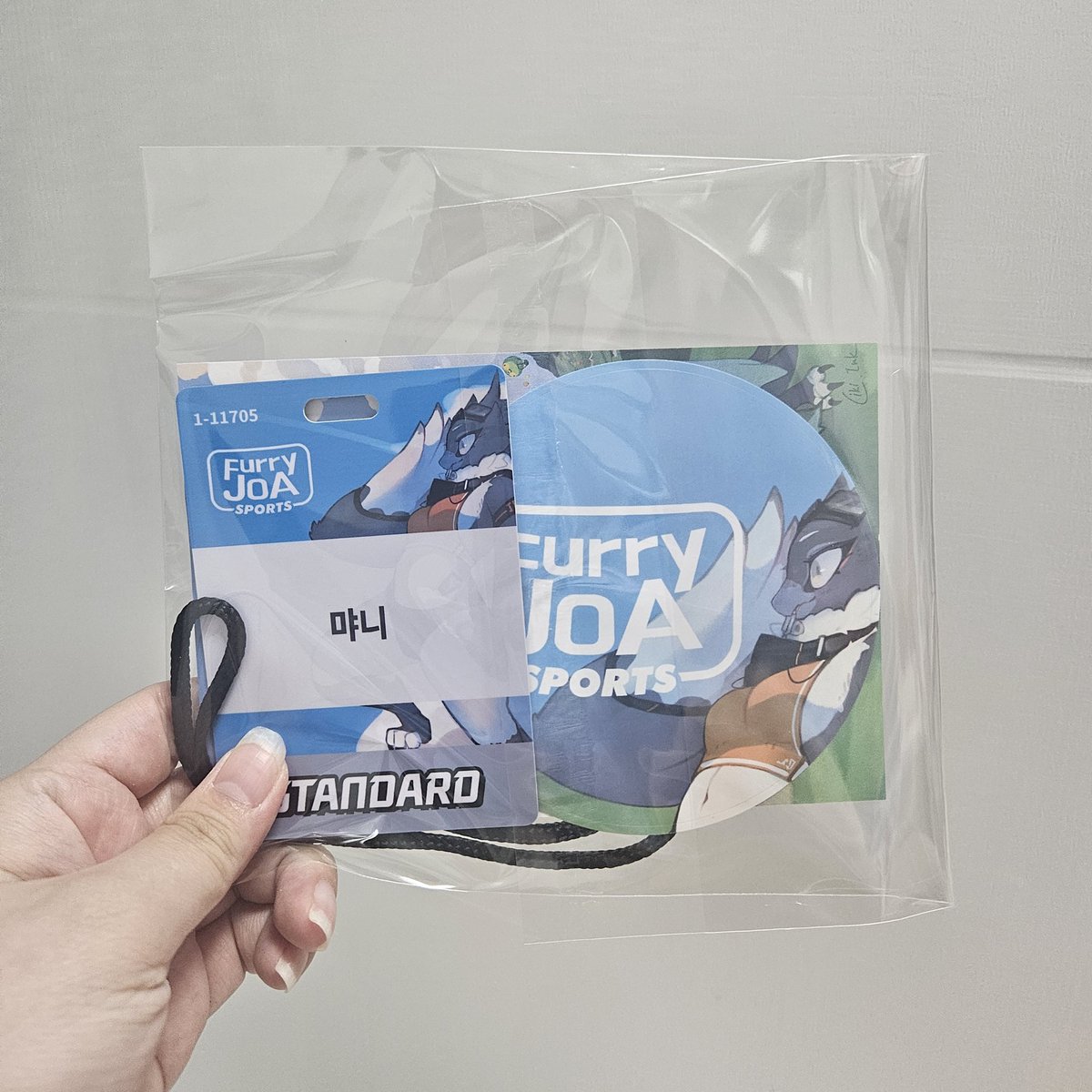 안녕하세요 정말 오랜만이네요...
현생때문에 그간 인사도 못 드렸습니다.
정말 감사하게도 시간이 되어 오는 22,23일에 퍼리조아 행사장에 또 가게 되었습니다. 벌써 두근거리네요...!!
이번 행사에서도 잘부탁드리겠습니다!

+호칭은 먀,먀니 둘 다 상관없이 편하게 해주세요:)