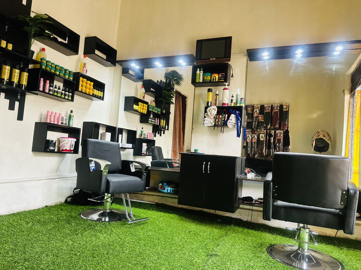 Talking_Heads25's tweet photo. Diamonds are every woman’s best friend…..until she meets the right hair dresser! Book your hair appointment today for a professional hairdresser at Talking Heads Salon-Beauty is Timeless. https://t.co/r9egANEkd7
