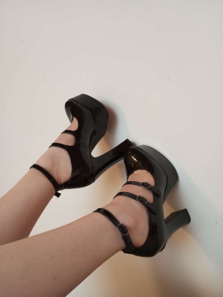 You can not runaway from my perfection!

All what you can do is obeying me and pleasure me !

You gonna be good boys and do everything I want !

One session and I have full control of you ! 🤭

Now common beta boy dm me and see what I can do 😈

RT loser !