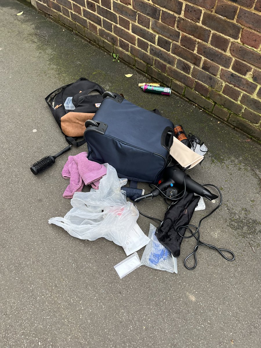 Al Murray - DKMS.ORG.UK 🇺🇦 (@almurray) on Twitter photo What looks like someone's stolen and ransacked luggage in the alley at the end of Wilton Avenue W4
<a href="/ChiswickW4/">ChiswickW4.com</a> <a href="/metpoliceuk/">Metropolitan Police</a> What looks like someone's stolen and ransacked luggage in the alley at the end of Wilton Avenue W4
<a href="/ChiswickW4/">ChiswickW4.com</a> <a href="/metpoliceuk/">Metropolitan Police</a>