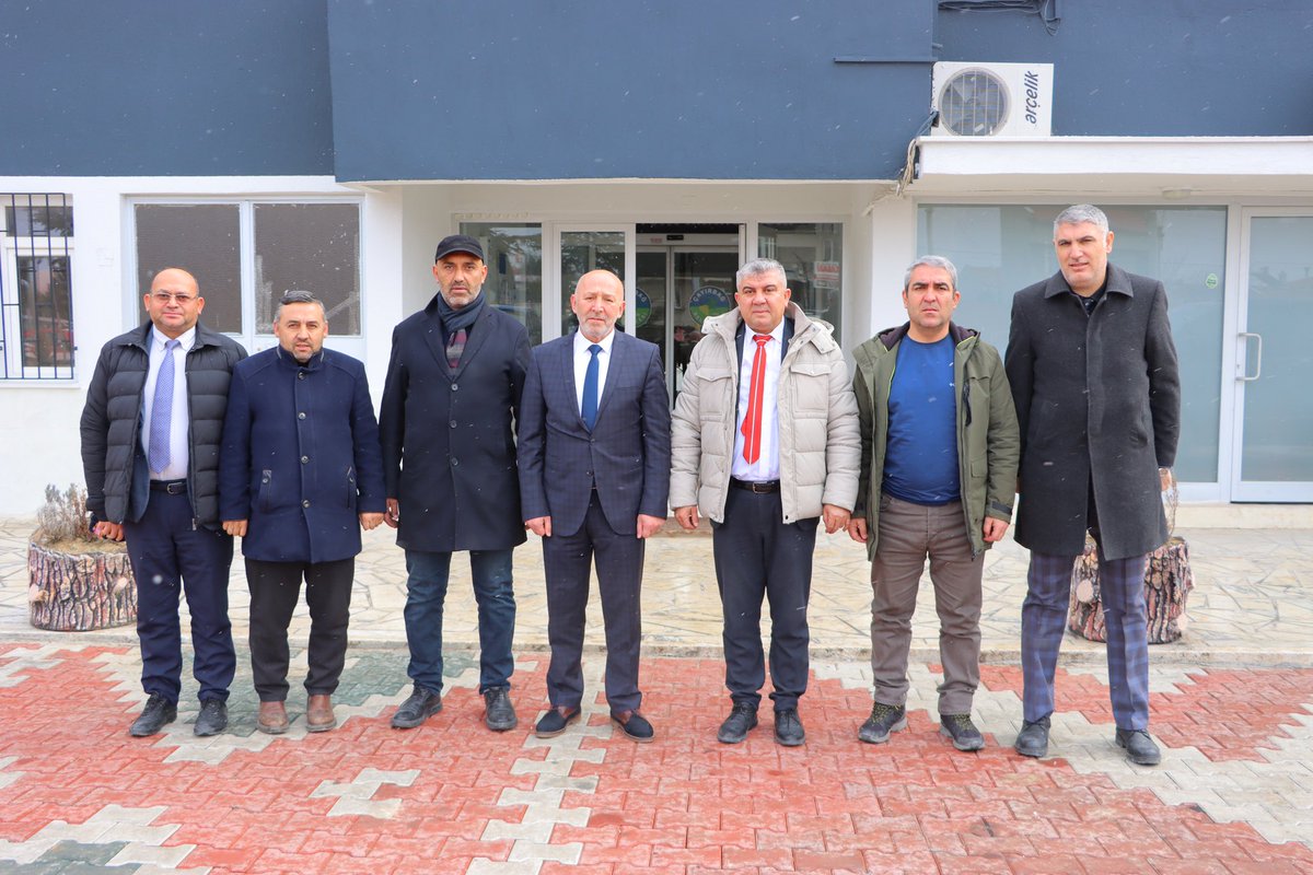 📍Çayırbağ Beldesi

Çayırbağ Belediye Başkanımız Ender KİRAZ’ı, İl Başkan Yardımcımız Ali KARKI ve Merkez İlçe Başkan Yardımcımız Ahmet TAŞ ile birlikte makamında ziyaret ederek, bölgede hayata geçirilmesi planlanan projeler üzerine istişarelerde bulunduk.