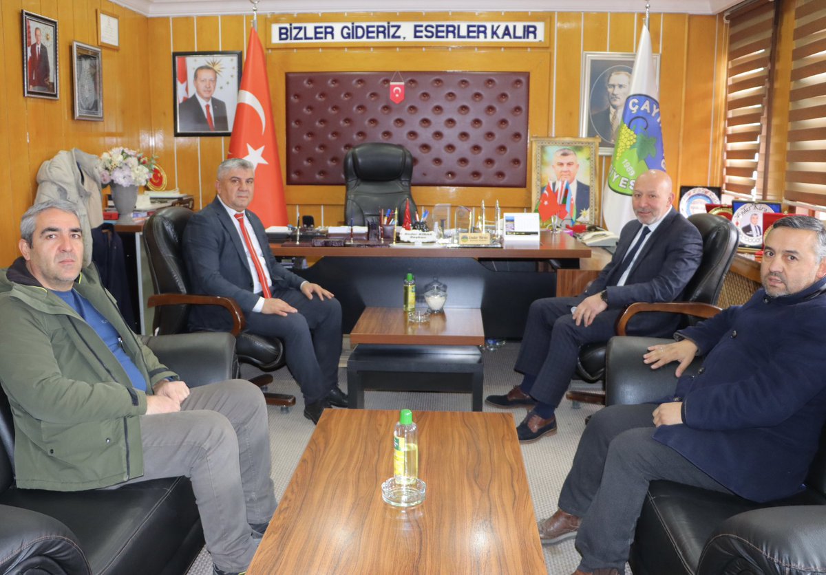 siper_mehmet's tweet photo. 📍Çayırbağ Beldesi

Çayırbağ Belediye Başkanımız Ender KİRAZ’ı, İl Başkan Yardımcımız Ali KARKI ve Merkez İlçe Başkan Yardımcımız Ahmet TAŞ ile birlikte makamında ziyaret ederek, bölgede hayata geçirilmesi planlanan projeler üzerine istişarelerde bulunduk. https://t.co/5o70ZHv8ys