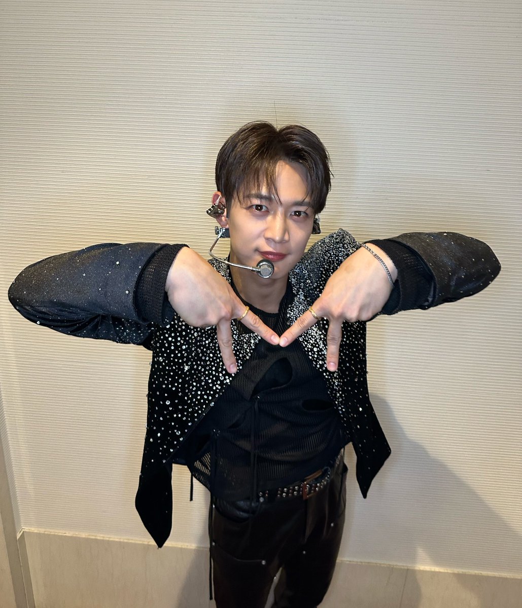 SHINee's tweet photo. ᴍɪɴʜᴏ.ᴢɪᴘ

#MINHO #민호 
#SHINee #샤이니 
#2025MINHOCONCERT 
#민오브마이퍼스트 #민호마이퍼스트 https://t.co/oyqDCYg5n7