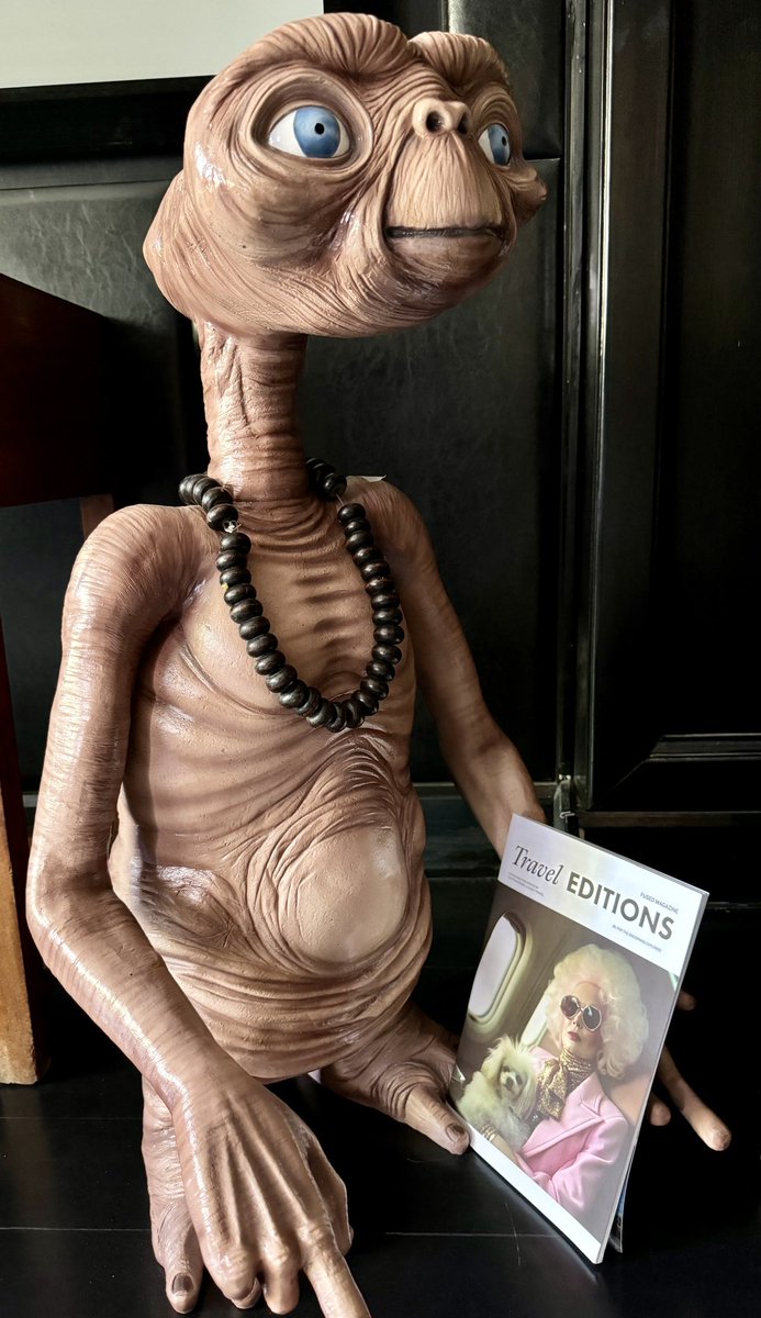 Fusedmagazine's tweet image. Spotted with Fused Travel Editions: 

Just a couple of the Hollywood elite who love our take on contemporary luxury travel. 

Where will Fused take you next? 

#LuxuryTravel #FusedTravelEditions #phonehome