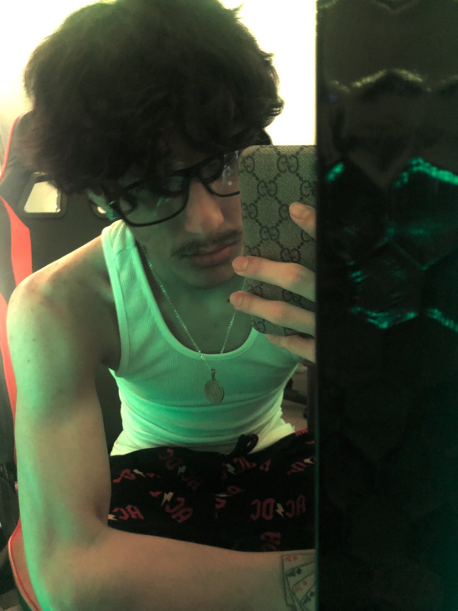 Trapstarr_E's tweet photo. Damn honestly I kinda missed my long curls but def not gonna make them grow out too long again, gonna need a haircut soon😭#Latino #Skinny #curlyhair #Teenager #Glasses #Horny #Cumshot #Snapchat #nsfw #nsfwtwt #nsfwacc #nsfwmutuals #Socal #LA #IE https://t.co/UBEDhyjoxS