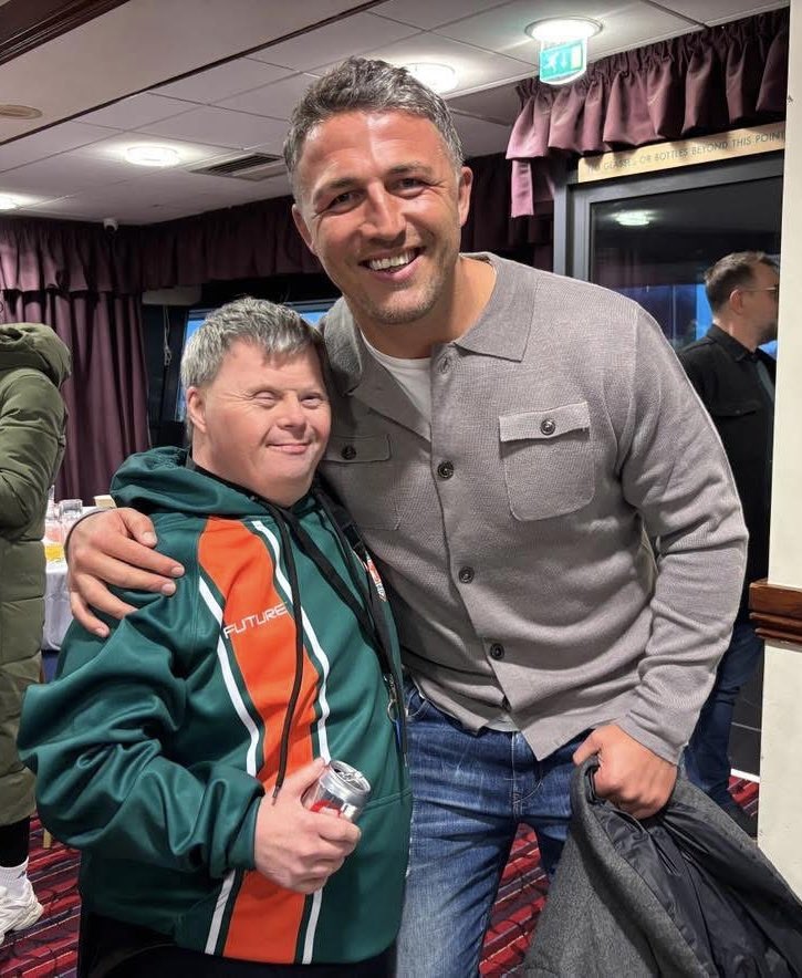 🏉 | 𝐁𝐮𝐫𝐠𝐞𝐬𝐬 𝐁𝐨𝐲𝐬 𝐈𝐧 𝐓𝐨𝐰𝐧

It was great to present Sam and Tom with their Dad's heritage certificate after Sunday's game. Mark, a no nonsense prop forward who never took a backward step, played 86 games for us over 4 seasons in the early 80's.

Hunslet supporter