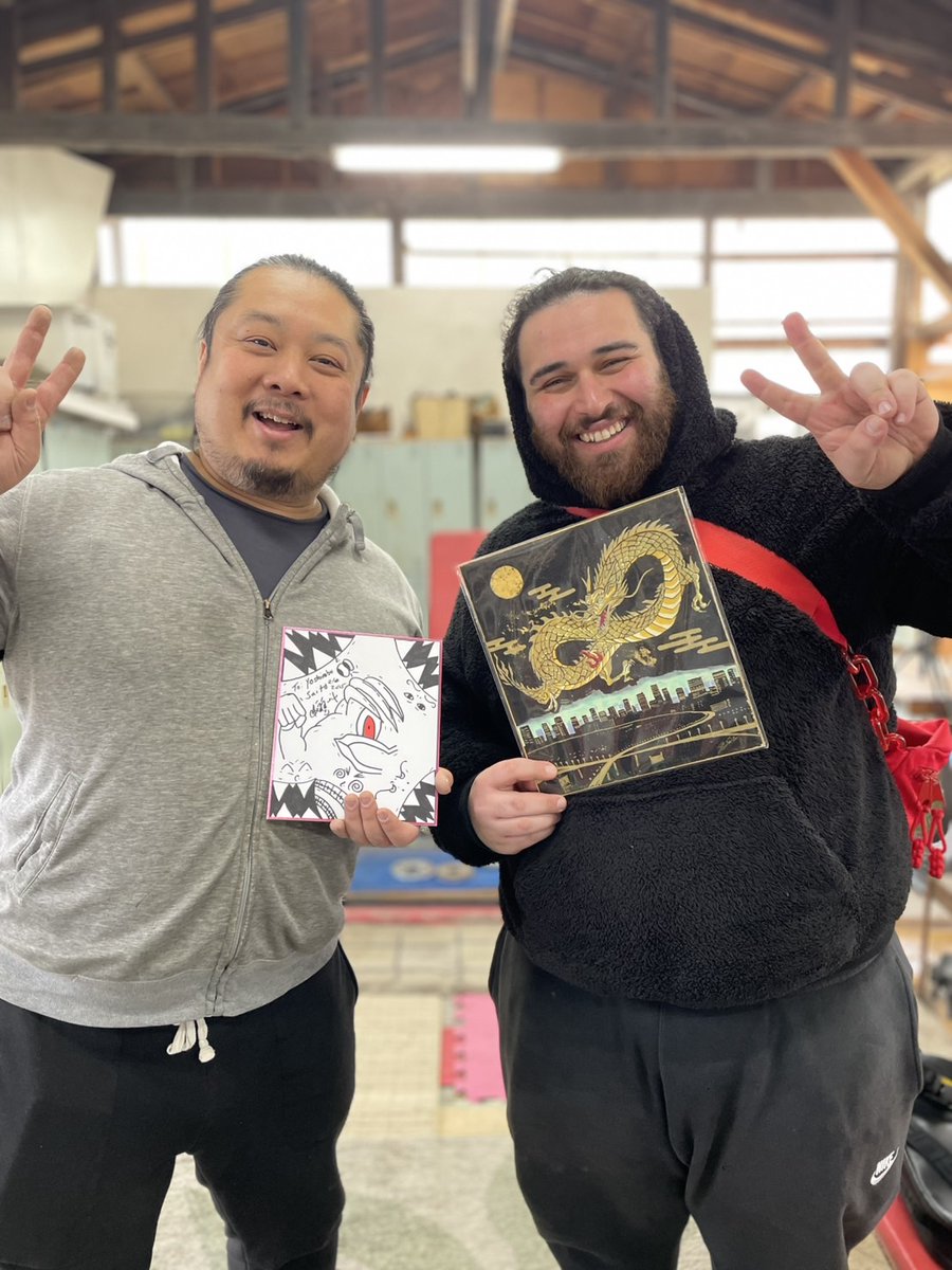 yonyon760's tweet photo. アメリカの友人が遊びに来たよ
僕も色紙を頂いてハッピー https://t.co/ezUHh4ZDxZ