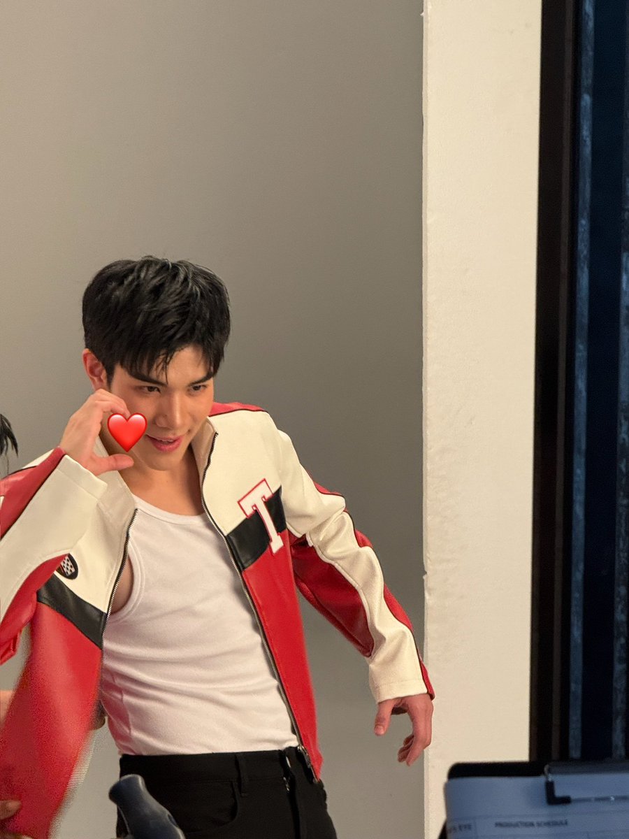 Pojikung1's tweet image. เบื้องหลังก็น่ารัก #ทรูดีแทคใจดีxโฟร์ท #ทรูดีแทคใจดี #Fourthnattawat #โฟร์ทณัฐวรรธน์