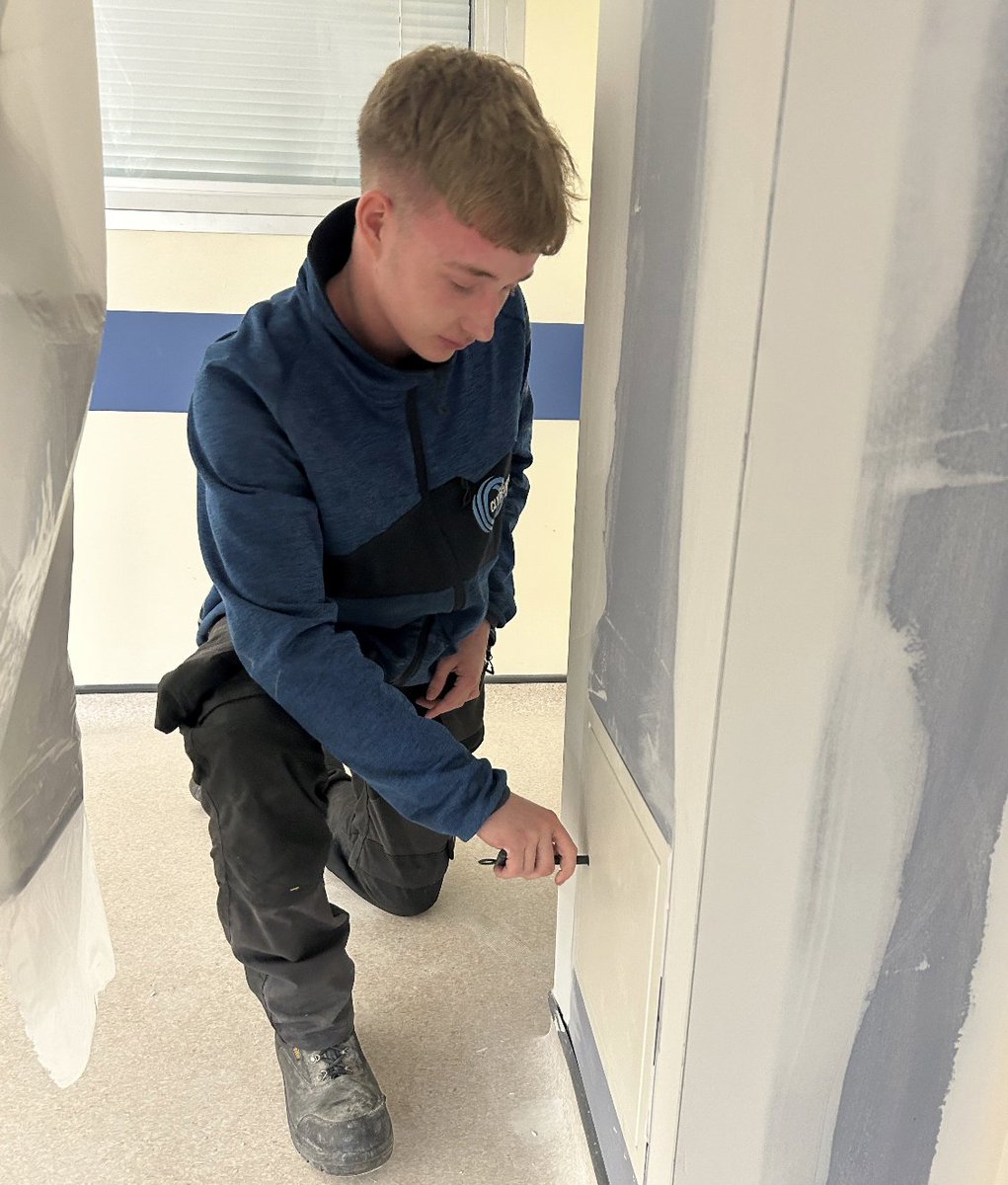 Thanks to his unwavering dedication, Kyle has secured a Modern Apprenticeship with Clydeview Joinery LTD. So chuffed so Kyle! Great work from his project coordinator Kirstie <a href="/workingrite/">WorkingRite</a> and big thank you to his new employer for the support #jobs #youth <a href="/DRCYouthProject/">DRC Youth Project (SCIO)</a>