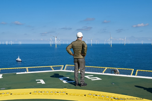 DeKamerBE's tweet photo. Het Maritiem Informatie Kruispunt en de relatie tot de kritieke infrastructuur - hoorzitting met Fregatkapitein Kurt De Winter, directeur Maritiem Operatiecentrum @BelgiumDefence @TheBelgianNavy - Live ▶️ https://t.co/8gSpK8TQEP https://t.co/gtHrhb3oLf