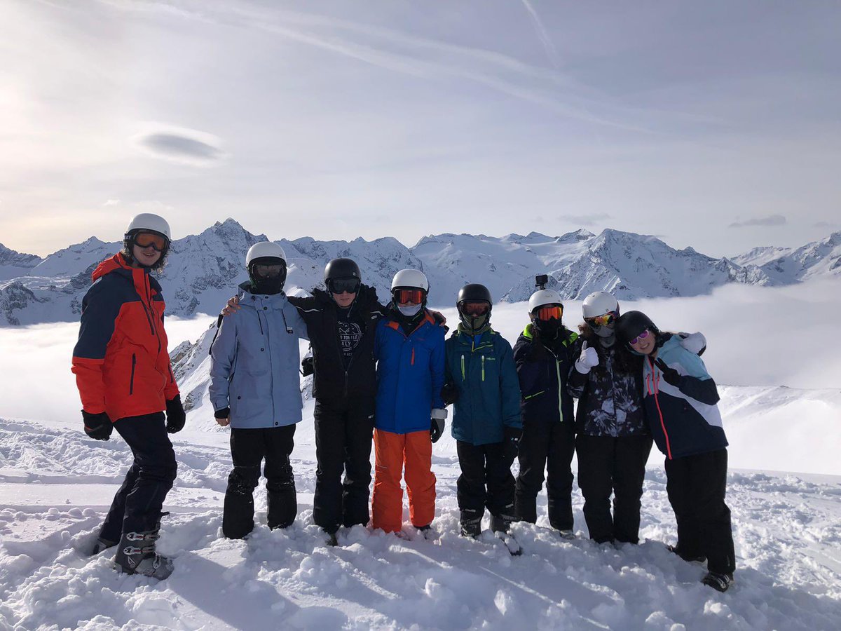 tka_outdoor's tweet photo. Clear skies at the top @TheKingstonAca #TKASki https://t.co/049YvKC44l