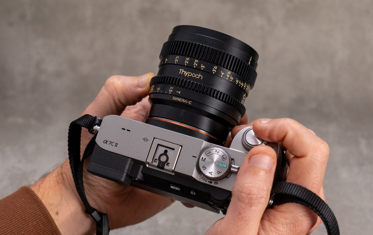thypoch's tweet photo. The Ideal Lens for Solo Creators.
Simera-C T1.5 Cine Primes (21mm, 28mm, 35mm, 50mm, 75mm) cover everything from ultra-wide to telephoto. Compact at 400g and 65mm, they fit most mirrorless cameras with 𝐌&𝐄 𝐦𝐨𝐮𝐧𝐭𝐬.
#videography #cameragear #cameragearlust #pyxis https://t.co/jUjLU7C8Qz