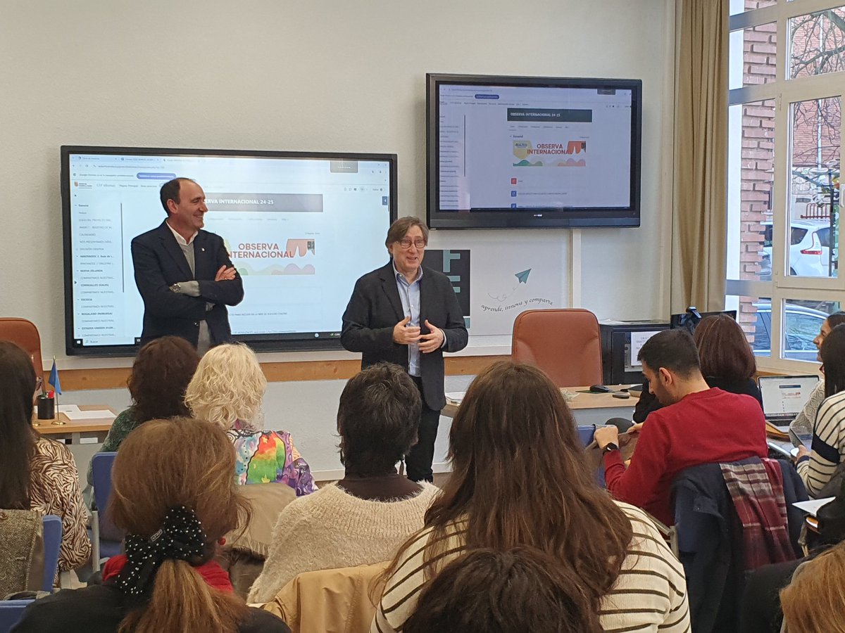 CFPIdiomas's tweet photo. Don Fco. Javier Magdaleno, jefe de servicio de formación del profesorado @educacyl y el director del CFPI Don José Manuel Álvarez dan la bienvenida a los docentes participantes en el PIE #OBSERVA_ACCION Internacional.
#internacionalizaCyL
#innovaCyL
#formacionCyL https://t.co/tEk5pkXZef