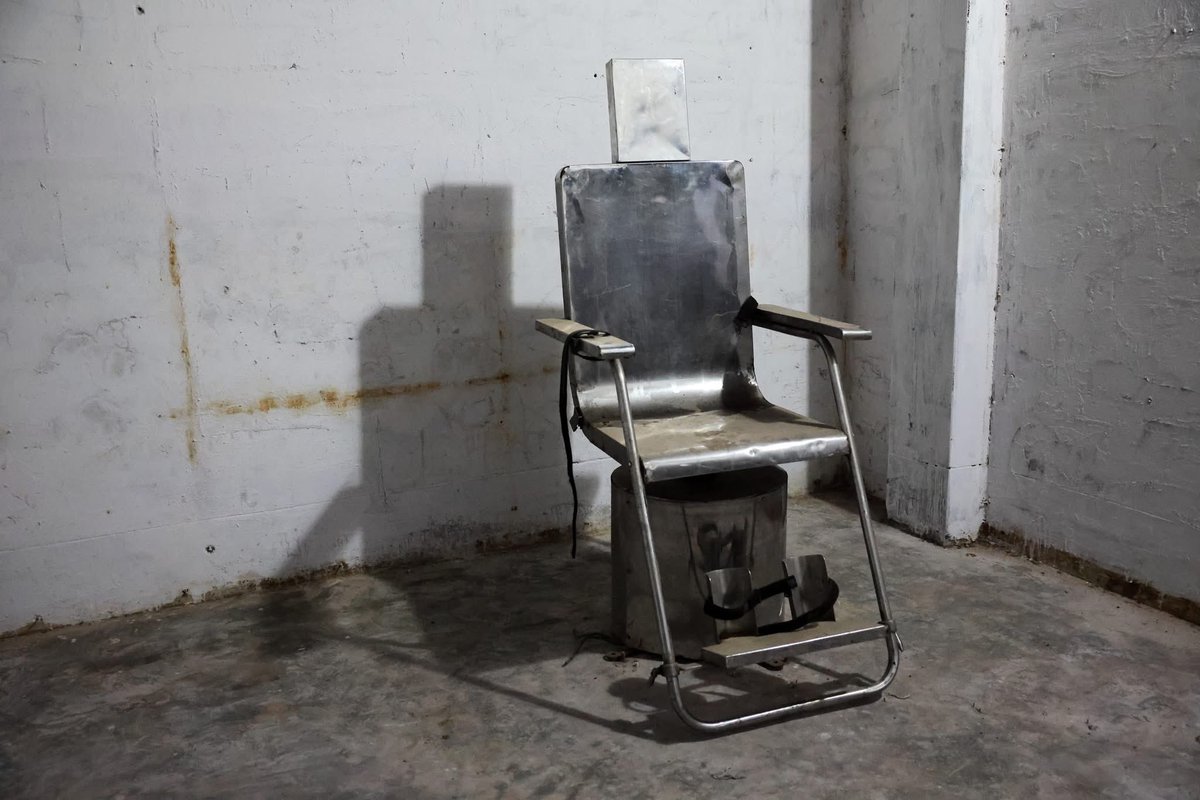 ChiefAdviserGoB's tweet photo. Chief Adviser Prof. Muhammad Yunus visited three former torture cells and secret prisons in Dhaka (Agargaon, Kachukhet, and Uttara) on Wednesday. He was accompanied by the Advisory Council, Commission of Inquiry on Enforced Disappearances, victims, and media. #ChiefAdviser https://t.co/DZF1vjd8LX